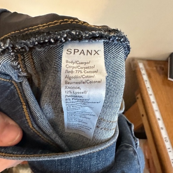 Spanx Distressed Ankle Skinny Jeans, Medium Wash Raw Hem Size Small - Picture 5 of 7